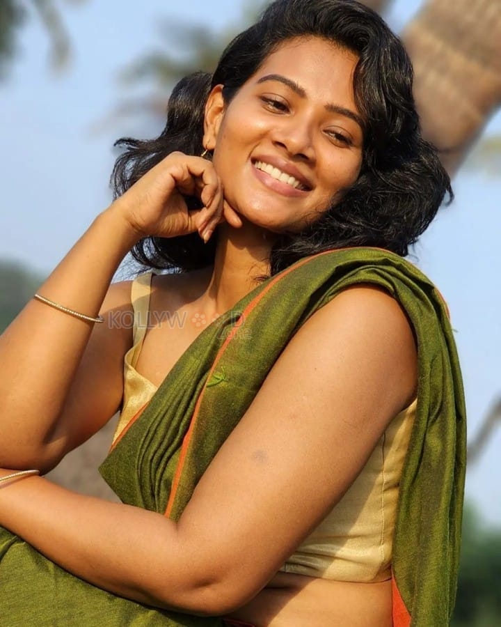 Sanjeevan Movie Heroine Dhivya Duraisamy Sexy Pictures 01