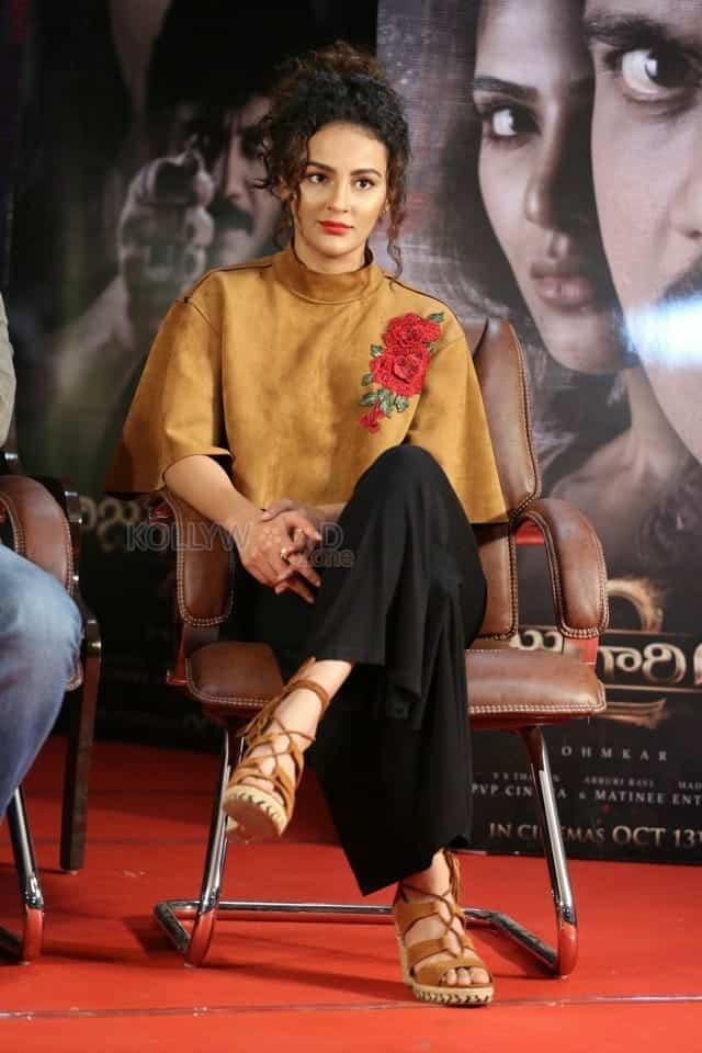 Seerat Kapoor At Raju Gari Gadhi 2 Press Meet Photos 03