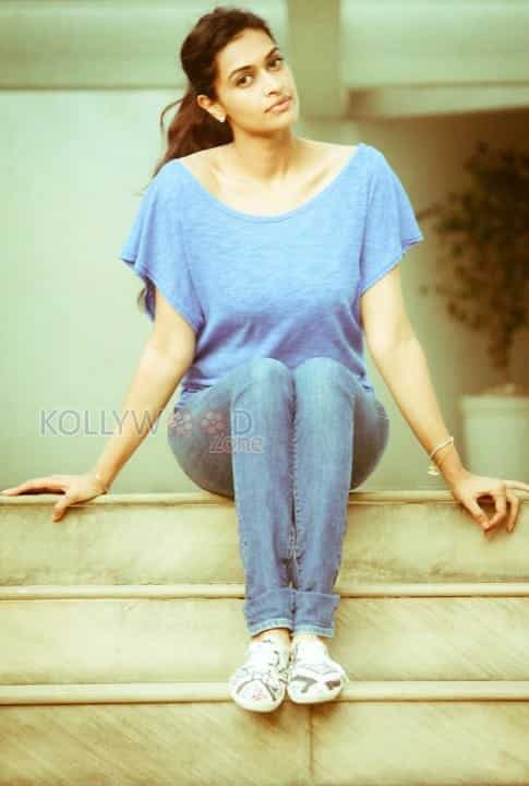 Sexy Actress Salony Luthra Photoshoot Stills 05