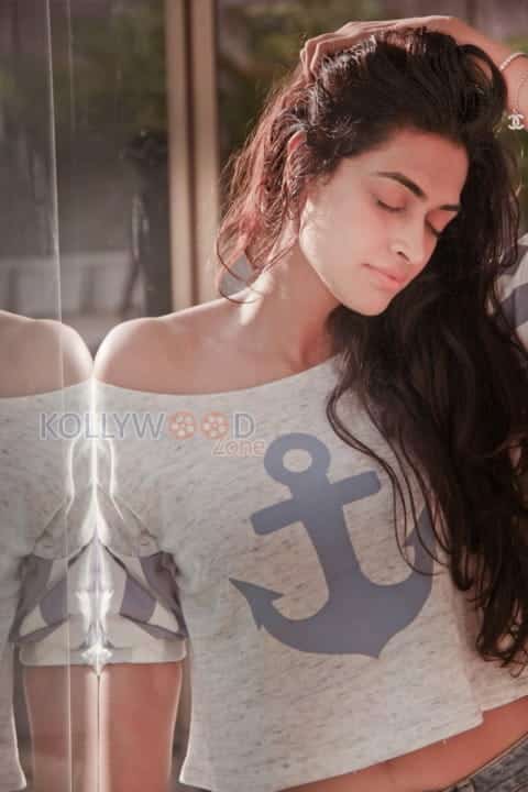 Sexy Actress Salony Luthra Photoshoot Stills 06
