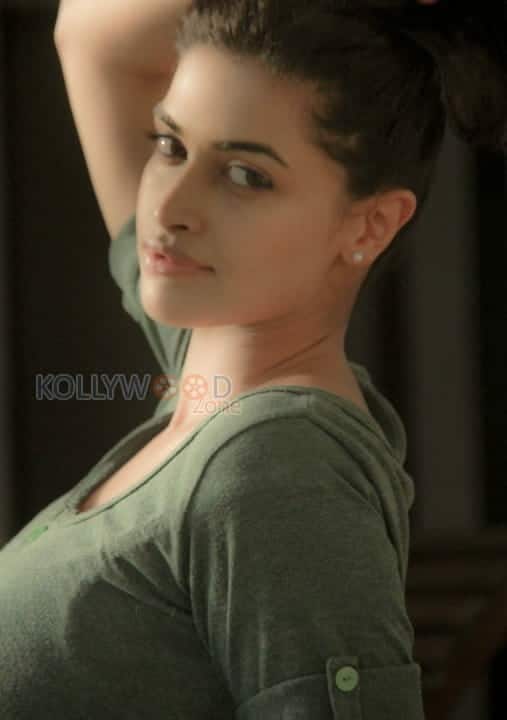 Sexy Actress Salony Luthra Photoshoot Stills 08