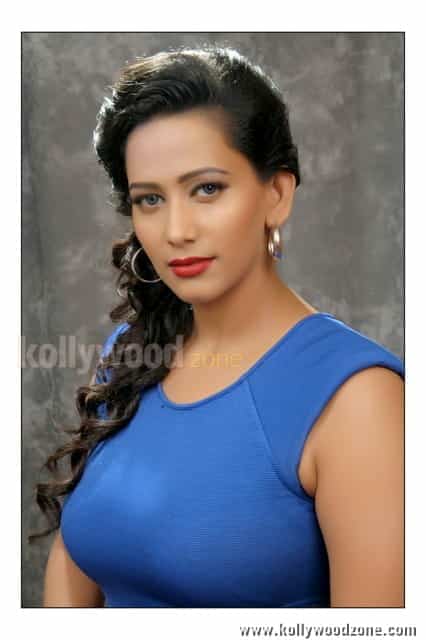 Sexy Actress Sanjana Singh Pictures 09