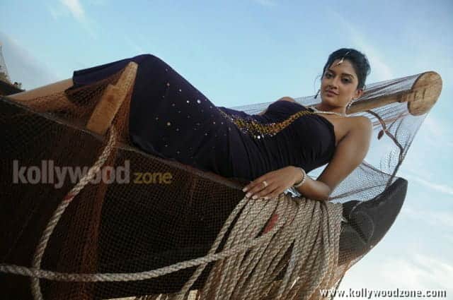Sexy Vimala Raman Beach Pictures 01