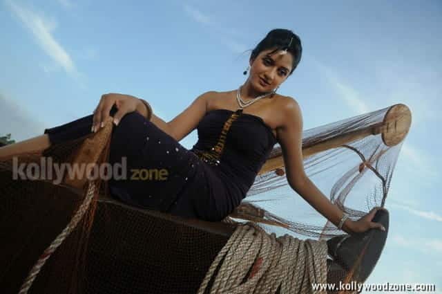 Sexy Vimala Raman Beach Pictures 02