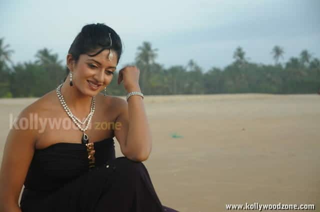 Sexy Vimala Raman Beach Pictures 06