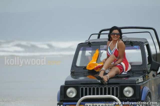 Sexy Vimala Raman Beach Pictures 14