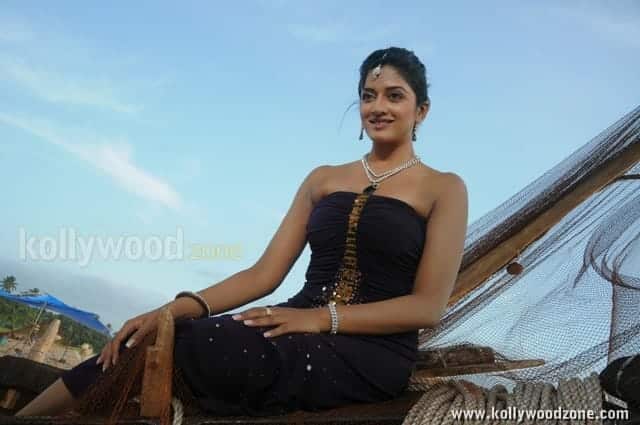 Sexy Vimala Raman Beach Pictures 26