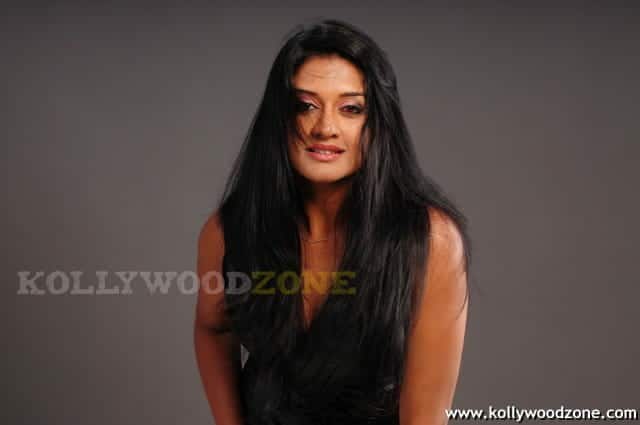 Sexy Vimala Raman Hot Photoshoot 03