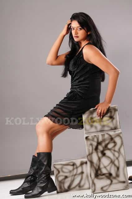 Sexy Vimala Raman Hot Photoshoot 25