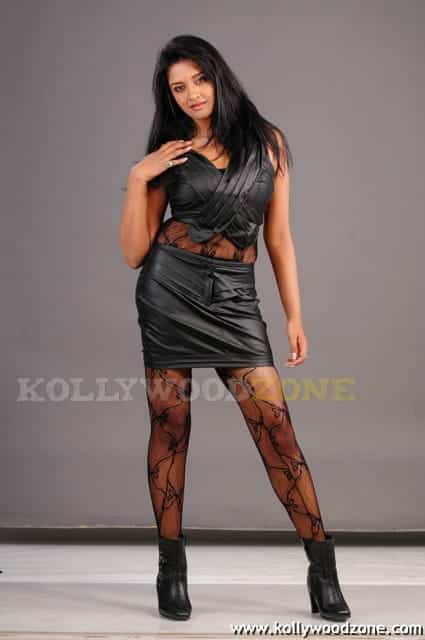 Sexy Vimala Raman Hot Photoshoot 86