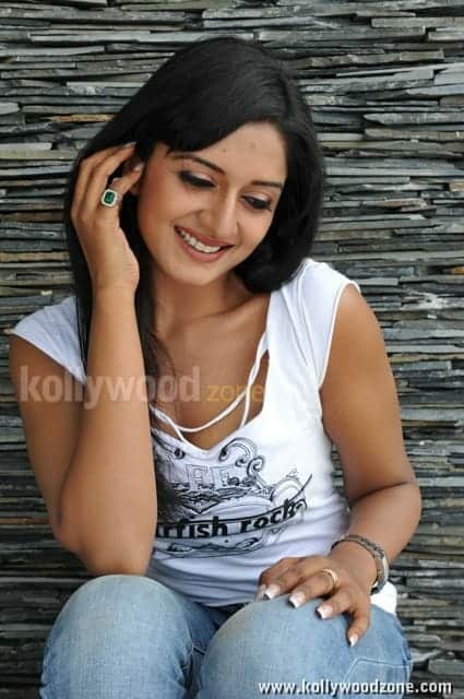 Sexy Vimala Raman Images 02