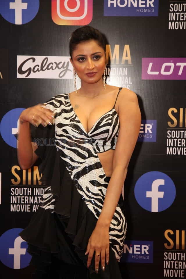 Shubha Raksha at SIIMA Awards 2021 Day 2 Photos 09