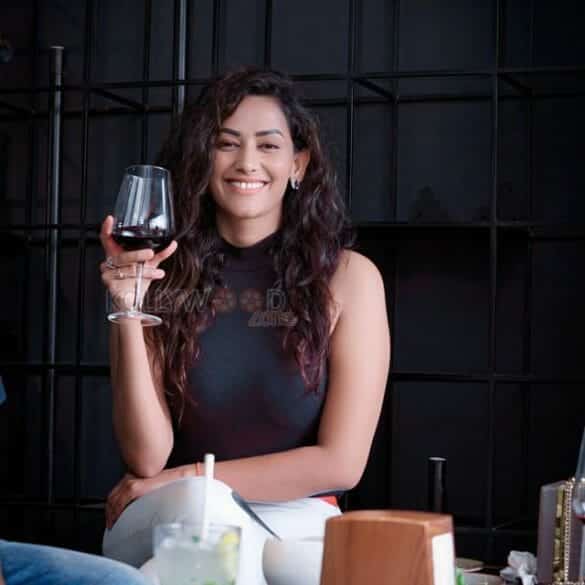 Sanjana Singh Looks Super Sexy by The Pool