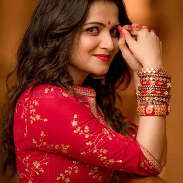 Dhivyadharshini