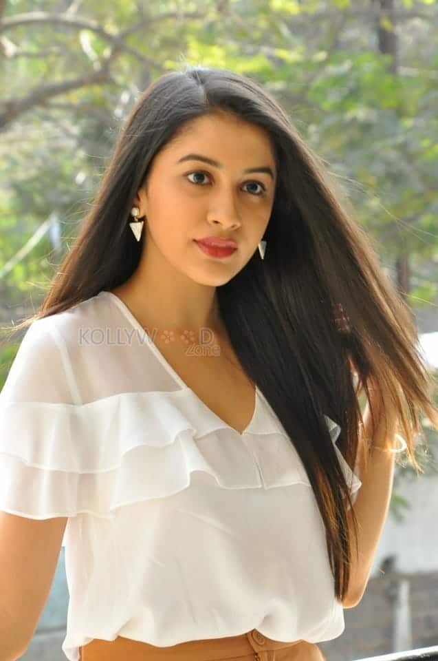 Telugu Actress Simran Sharma New Photos 08