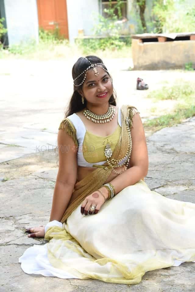 Telugu Actress Sirisha Dasari Photos 14