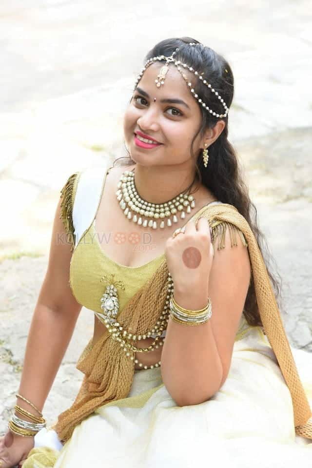 Telugu Actress Sirisha Dasari Photos 15