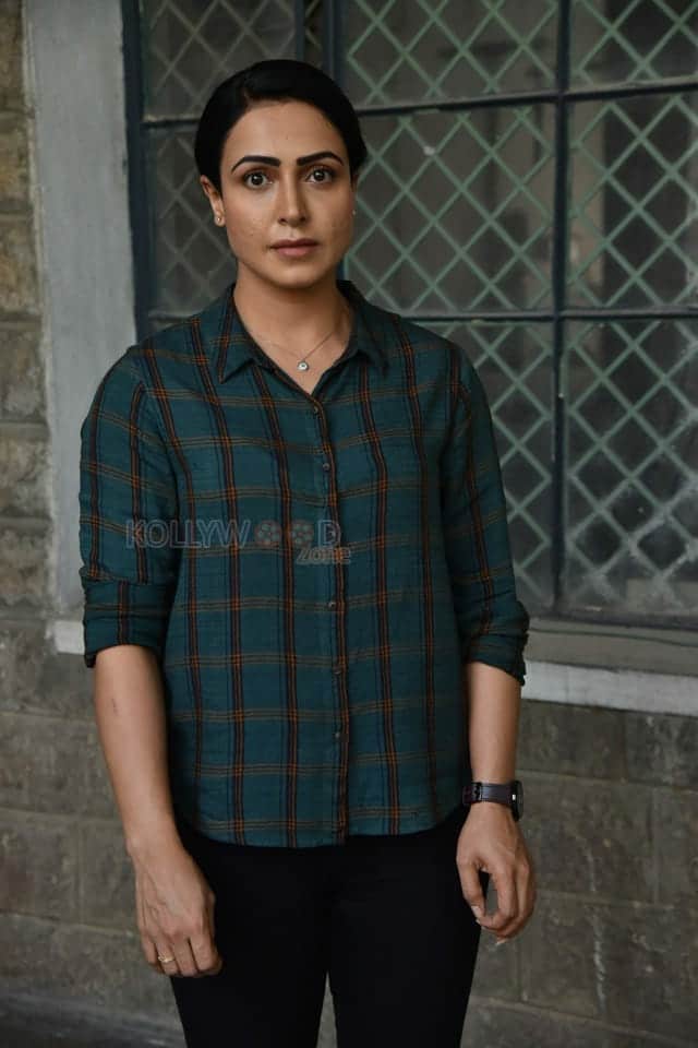 Tollywood Actress Nandini Rai at Gaalivaana Movie Location Stills 02