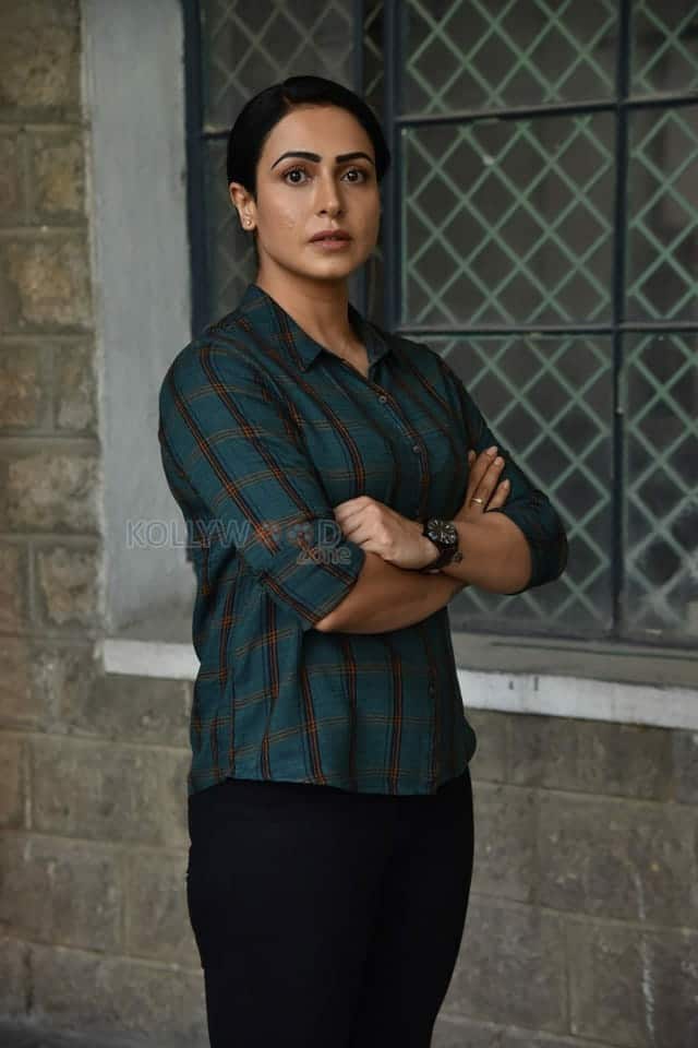 Tollywood Actress Nandini Rai at Gaalivaana Movie Location Stills 14