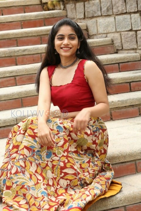Tollywood Actress Punarnavi Bhupalam New Photos 19