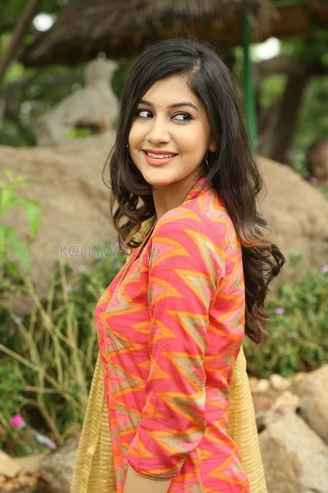 Young Telugu Actress Simran Sharma Photos 01