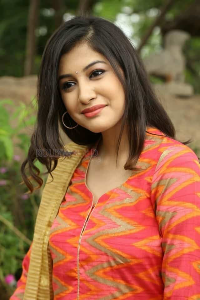 Young Telugu Actress Simran Sharma Photos 20