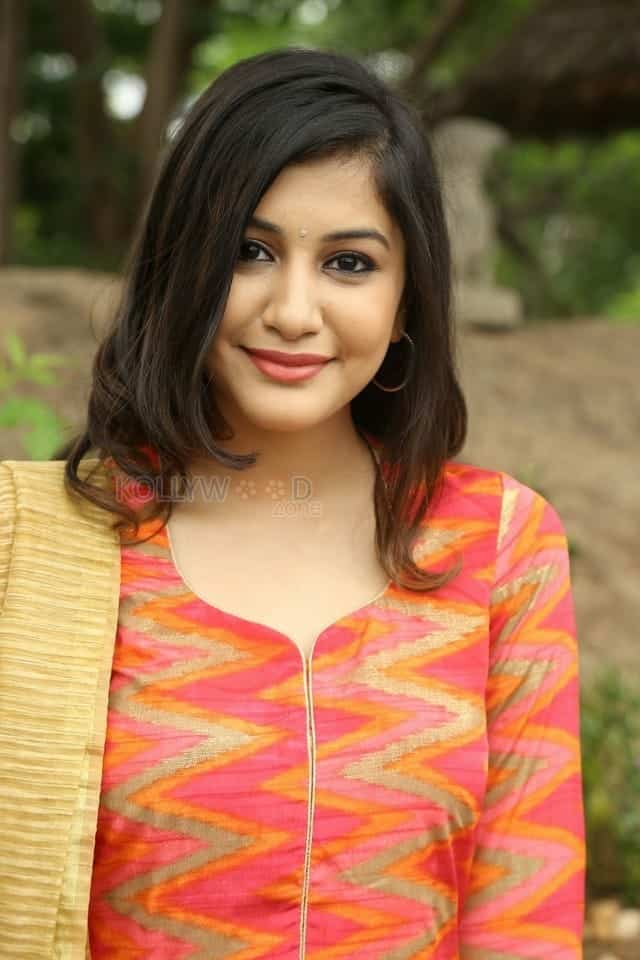 Young Telugu Actress Simran Sharma Photos 22
