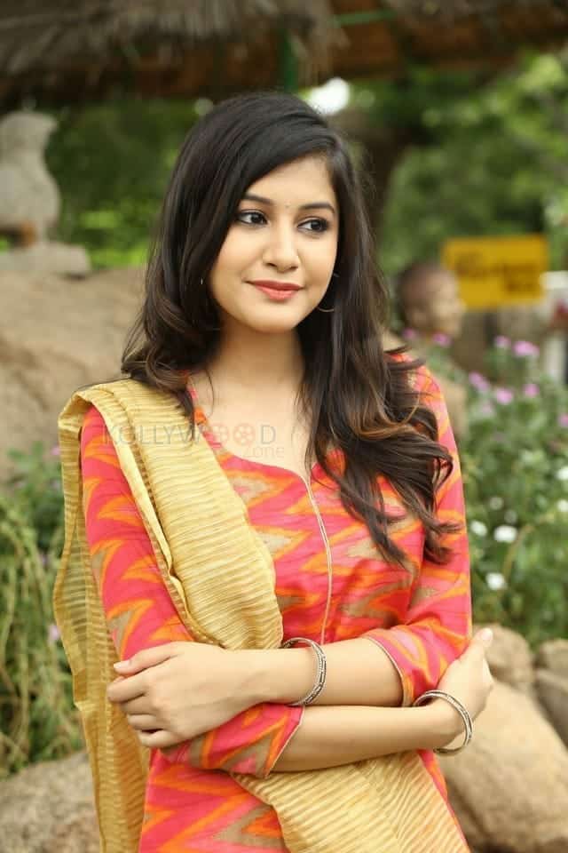 Young Telugu Actress Simran Sharma Photos 30