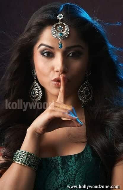 Actress Aparna Bajpai Sexy Pictures 04