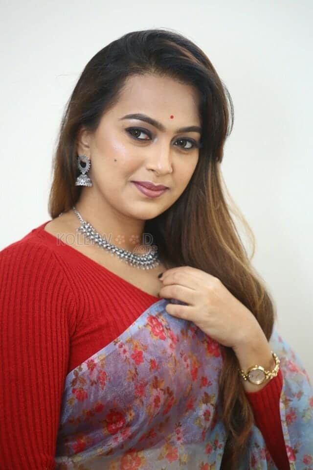 Actress Ester Noronha 69 Samskar Colony Interview Photos 05