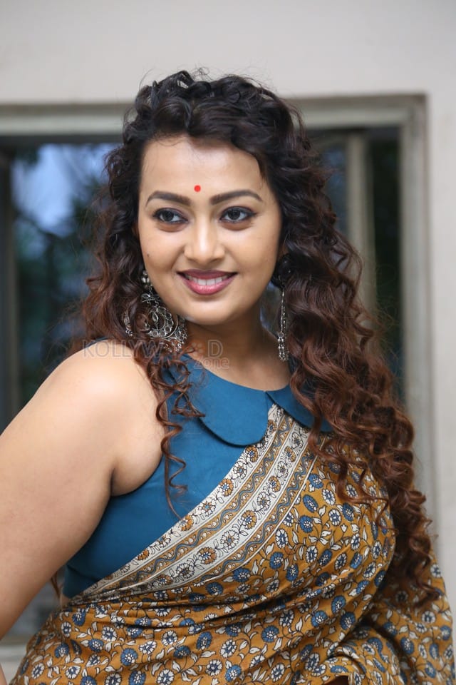 Actress Ester Noronha at Maya Movie Pre Release Event Photos 02