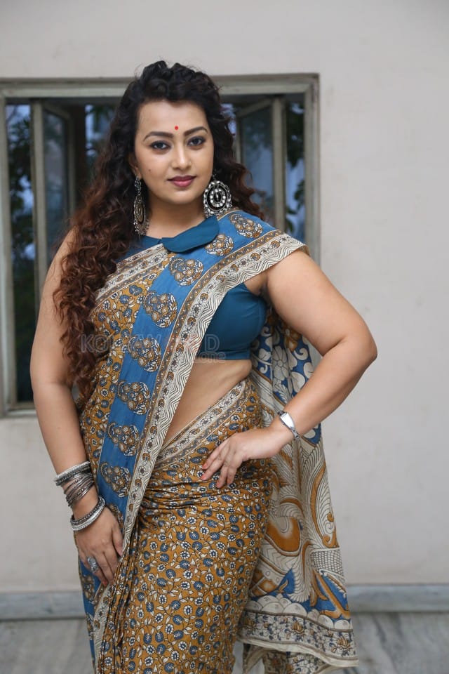 Actress Ester Noronha at Maya Movie Pre Release Event Photos 15