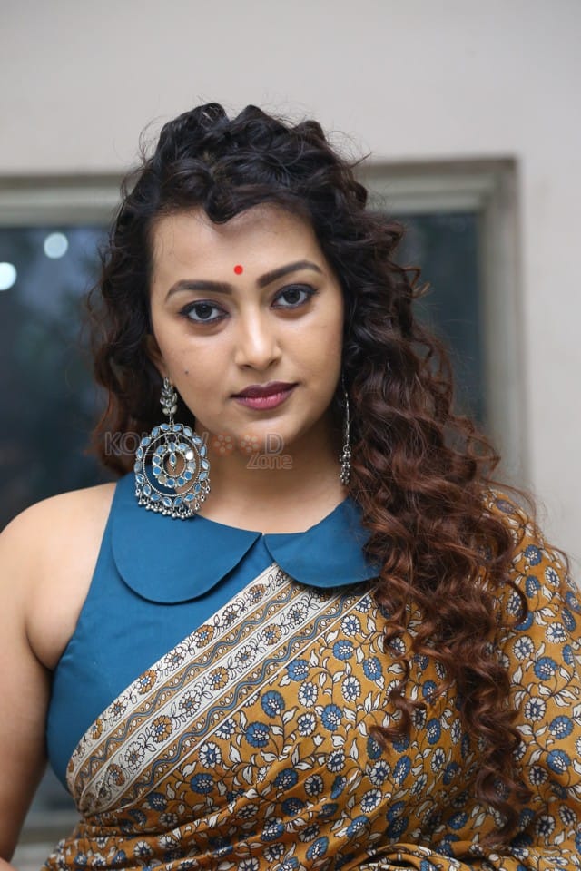 Actress Ester Noronha at Maya Movie Pre Release Event Photos 28