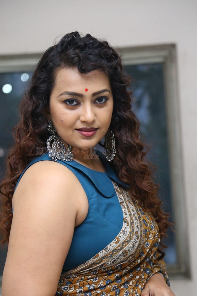 Actress Ester Noronha at Maya Movie Pre Release Event Photos 31