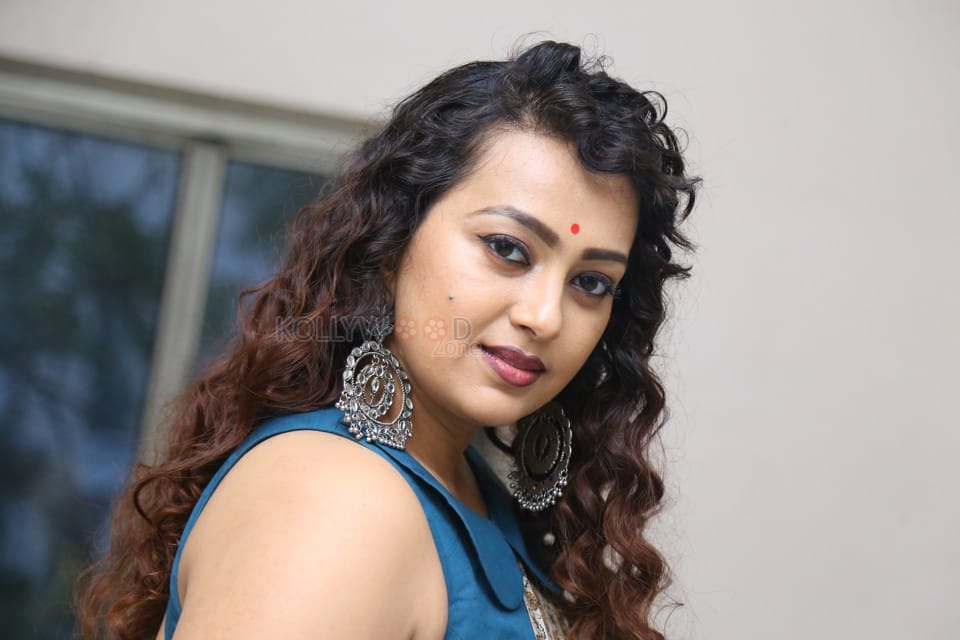 Actress Ester Noronha at Maya Movie Pre Release Event Photos 32