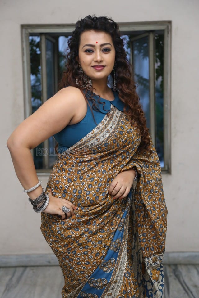 Actress Ester Noronha at Maya Movie Pre Release Event Photos 35