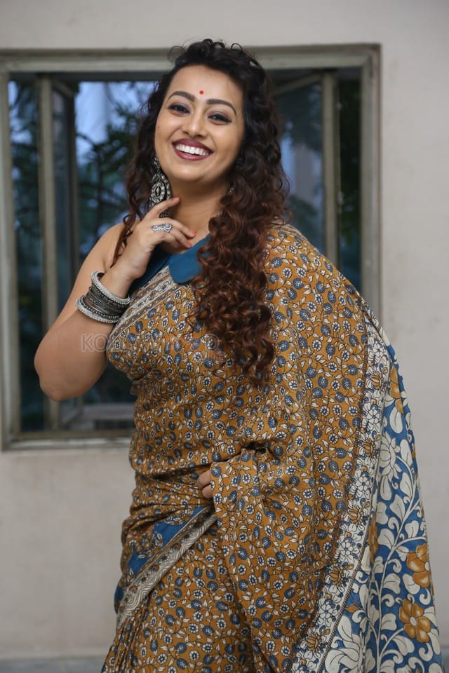 Actress Ester Noronha at Maya Movie Pre Release Event Photos 40