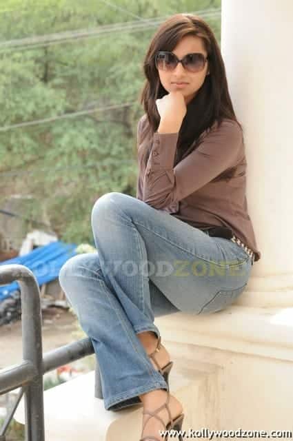 Actress Isha Chavla Sexy Pictures 13
