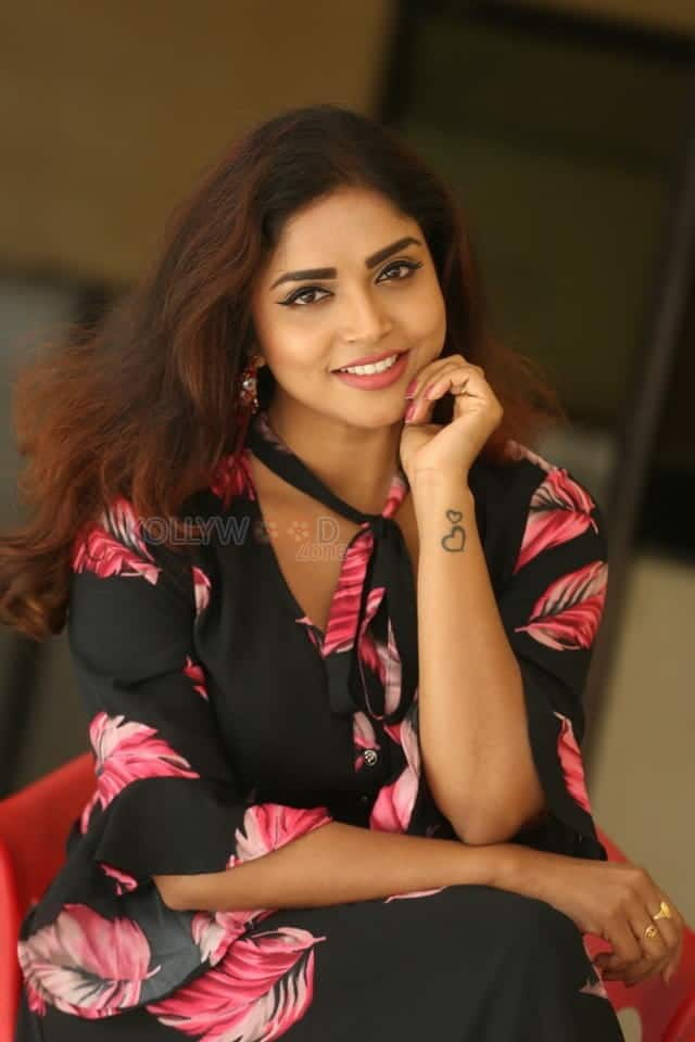 Actress Karunya Chowdary At 3 Monkeys Movie Press Meet Photos 28