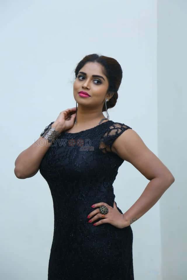 Actress Karunya Chowdary At Vb Entertainments Venditera Awards 2018 2019 Photos 04