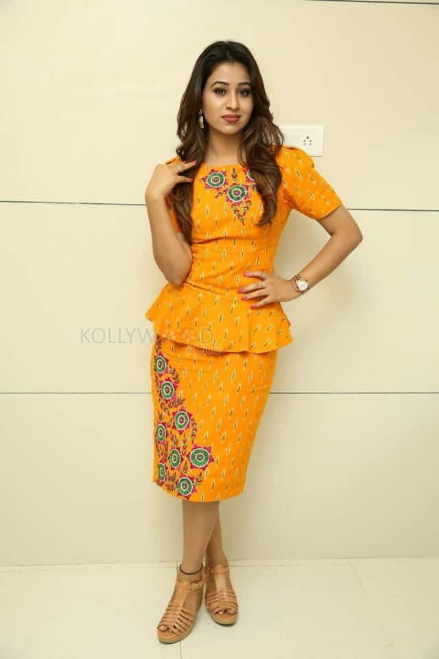 Actress Manali Rathod Launches Be You Family Salon And Bridal Studio At Miyapur Photos 02