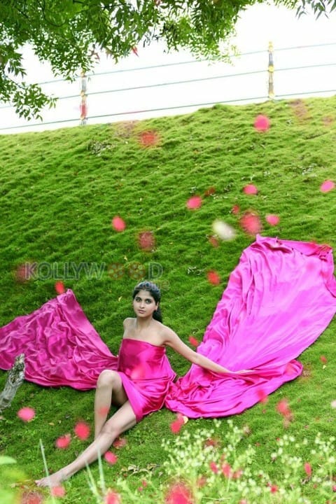 Actress Naveena Mrudhula Basker Spicy Hot Photos 05