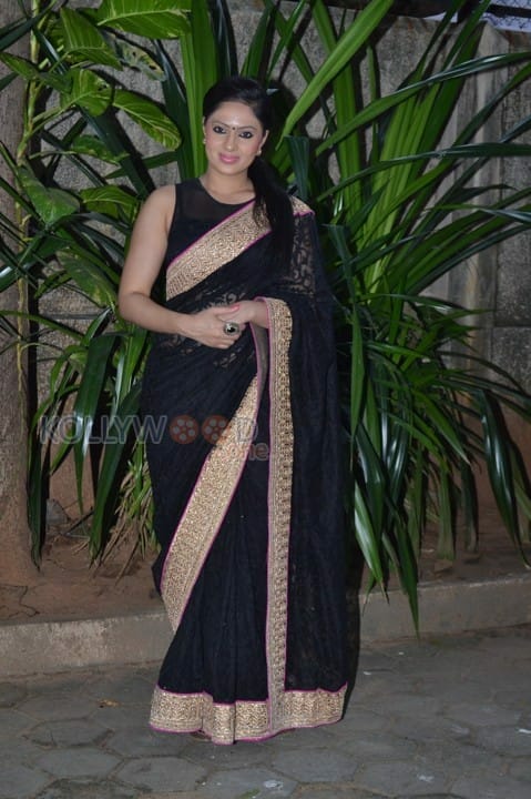 Actress Nikesha Patel Latest Photos 02