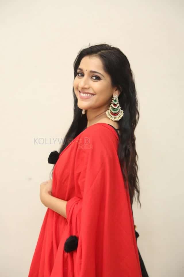 Actress Rashmi Gautam At Anthaku Minchi Movie Teaser Launch Photos 02