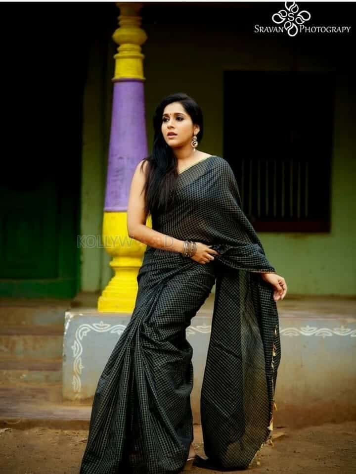 Actress Rashmi Gautam Saree Photos 02