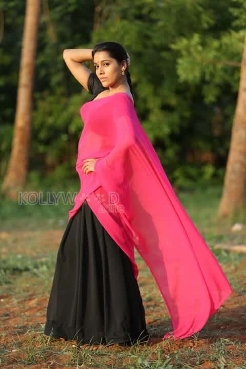 Actress Rashmi Gautam Sexy Photoshoot Photos 02
