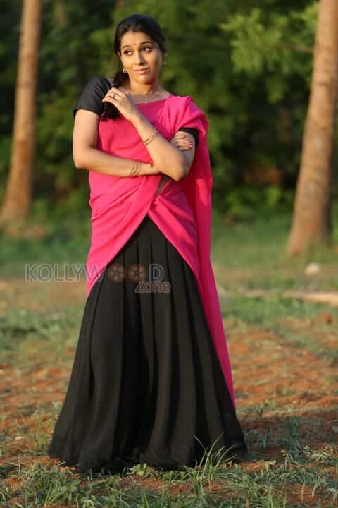 Actress Rashmi Gautam Sexy Photoshoot Photos 03