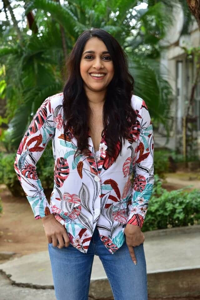 Actress Rashmi Gautam at Bomma Blockbuster Movie Success Meet Photos 30