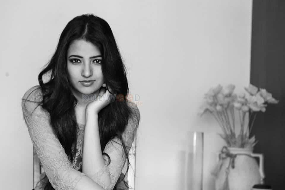 Actress Rukshar Mir Sexy Photos 05