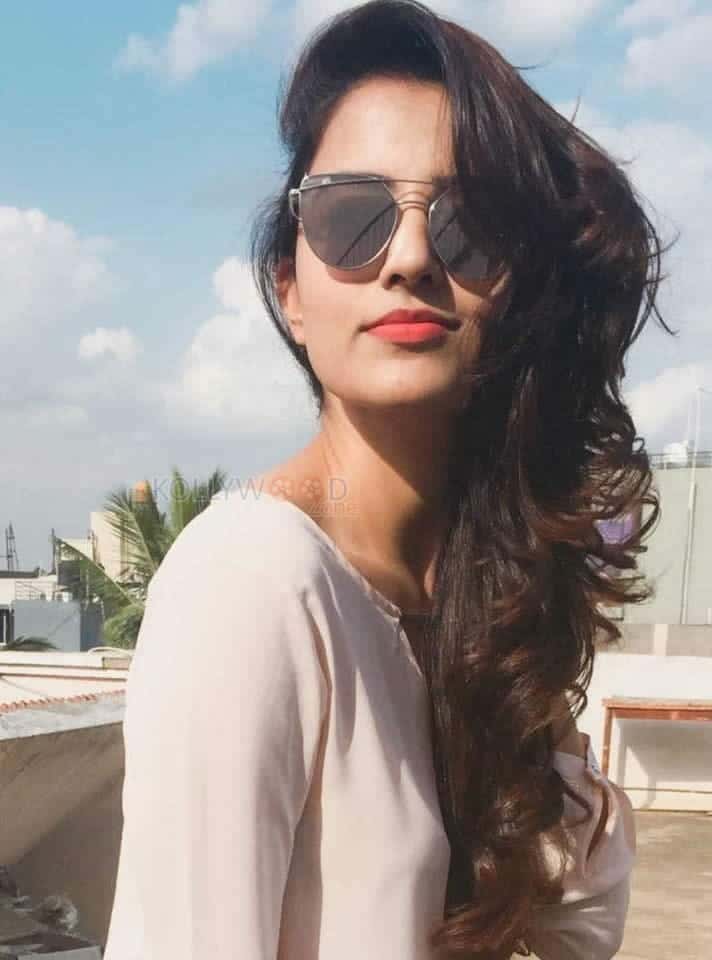 Actress Rukshar Mir Sexy Photos 20